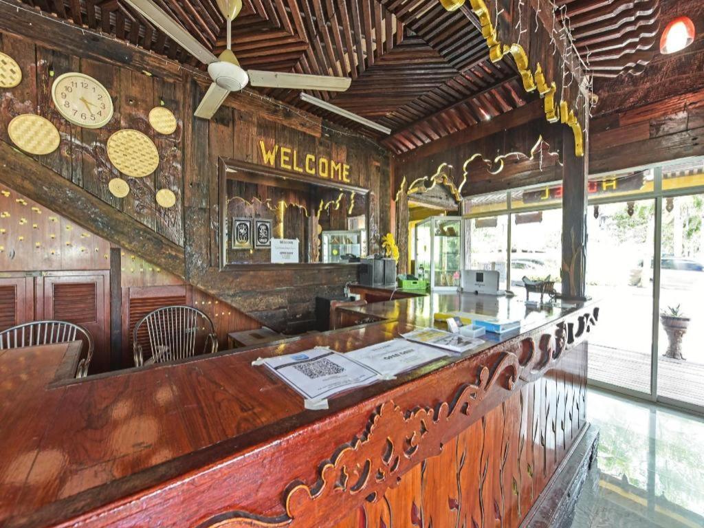 Super Oyo Capital O 90659 Raintown Timbers Hotel Taiping Dış mekan fotoğraf