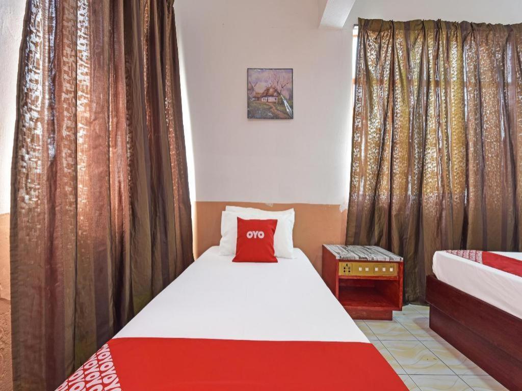 Super Oyo Capital O 90659 Raintown Timbers Hotel Taiping Dış mekan fotoğraf